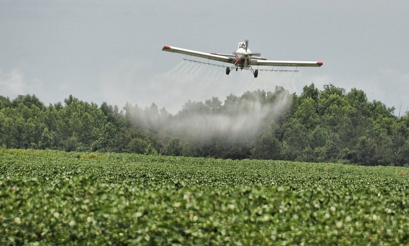 Сельскохозяйственный самолет. Авиаобработки пестицидами. Ядохимикаты. Пчеловодов об обработке полей пестицидами.